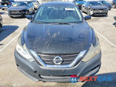 Piąte zdjęcie samochodu w środku: 2017 NISSAN ALTIMA 2.5 SV VIN:1N4AL3AP6HC291693 - miniatura