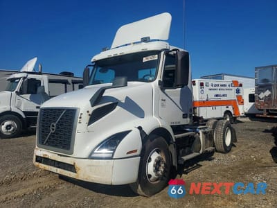 Drugie zdjęcie samochodu z przodu: 2019 VOLVO VNR - SEMI TRUCK VIN:4V4W19DF7KN217890 - miniatura