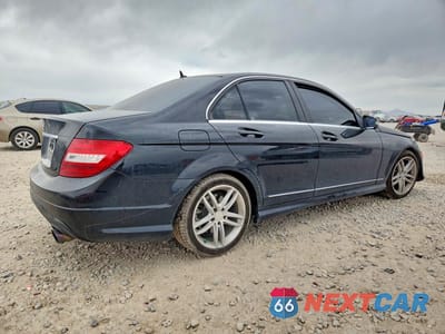 Trzecie zdjęcie samochodu z tyłu: 2014 MERCEDES-BENZ C 250 VIN:WDDGF4HB6EG222864 - miniatura