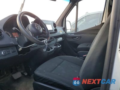 Zdjęcie 7 z 12 samochodu: 2019 MERCEDES BENZ SPRINTER 2500 VIN:WD3PF0CD2KP047529 - miniatura