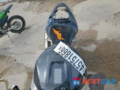 Piąte zdjęcie samochodu w środku: 2002 SUZUKI GSX-R750 VIN:JS1GR7HA922101453 - miniatura