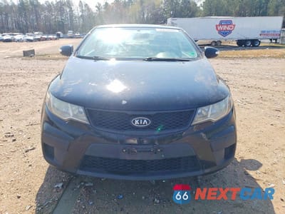 Piąte zdjęcie samochodu w środku: 2010 KIA FORTE KOUP EX VIN:KNAFU6A28A5275702 - miniatura
