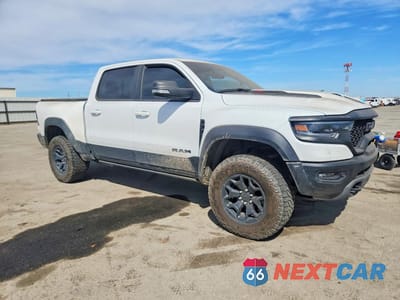 Czwarte zdjęcie samochodu z boku: 2022 RAM 1500 TRX VIN:1C6SRFU98NN356336 - miniatura