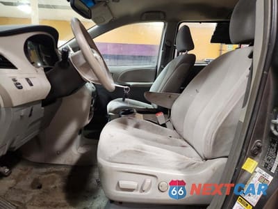 Zdjęcie 7 z 13 samochodu: 2011 TOYOTA SIENNA LE 8-PASSENGER VIN:5TDKK3DC9BS148415 - miniatura