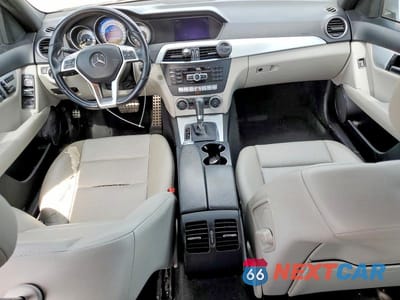 Zdjęcie 8 z 11 samochodu: 2012 MERCEDES-BENZ C 250 VIN:WDDGF4HB2CR191064 - miniatura