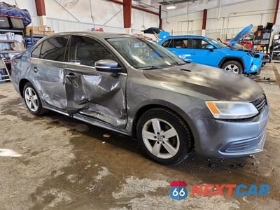 Czwarte zdjęcie samochodu z boku: 2014 VOLKSWAGEN JETTA TDI VIN:3VWLL7AJ8EM430784 - miniatura