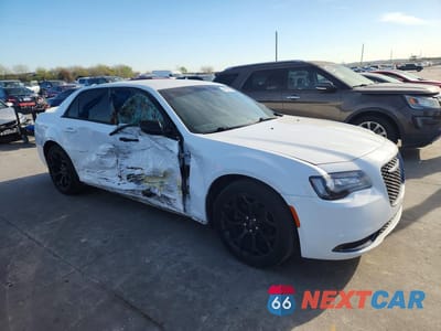 Czwarte zdjęcie samochodu z boku: 2020 CHRYSLER 300 TOURING VIN:2C3CCAAG0LH137479 - miniatura