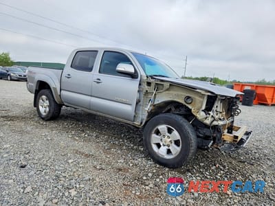 Czwarte zdjęcie samochodu z boku: 2015 TOYOTA TACOMA V6 VIN:3TMLU4EN9FM185846 - miniatura