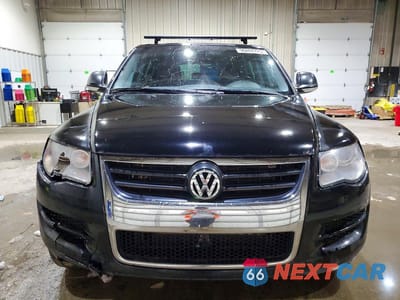 Piąte zdjęcie samochodu w środku: 2010 VOLKSWAGEN TOUAREG TDI VIN:WVGFK7A90AD003593 - miniatura
