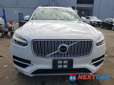 Piąte zdjęcie samochodu w środku: 2017 VOLVO XC90 T6 VIN:YV4A22PL5H1130644 - miniatura