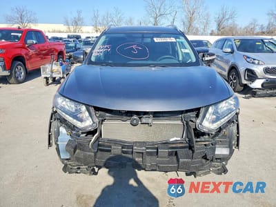 Piąte zdjęcie samochodu w środku: 2016 NISSAN ROGUE SV VIN:KNMAT2MT3GP659784 - miniatura
