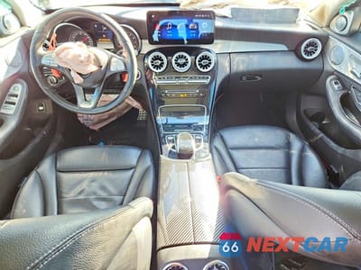 Zdjęcie 8 z 11 samochodu: 2015 MERCEDES-BENZ C 300 4MATIC VIN:55SWF4KB8FU034551 - miniatura