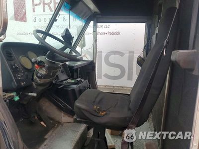 Zdjęcie 7 z 13 samochodu: 2004 FREIGHTLINER MT45G DELIVERY TRUCK VIN:4UZAARBW24CN63736 - miniatura