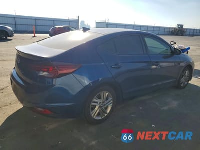Trzecie zdjęcie samochodu z tyłu: 2019 HYUNDAI ELANTRA SEL VIN:5NPD84LFXKH435440 - miniatura