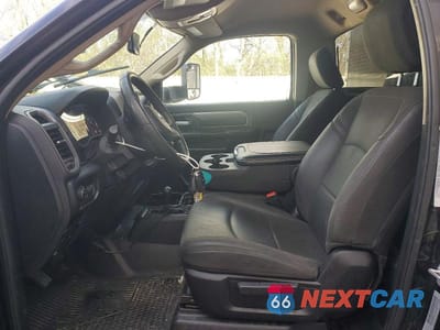 Zdjęcie 7 z 13 samochodu: 2019 RAM 5500 BOX TRUCK VIN:3C7WRNDL1KG695477 - miniatura
