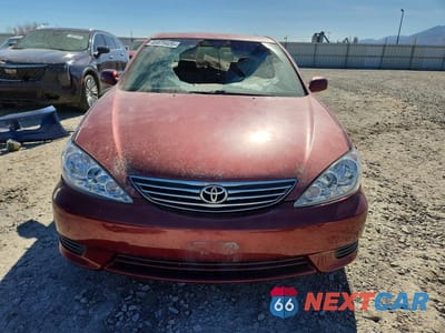 Piąte zdjęcie samochodu w środku: 2005 TOYOTA CAMRY XLE V6 VIN:JTDBF30KX50166317 - miniatura