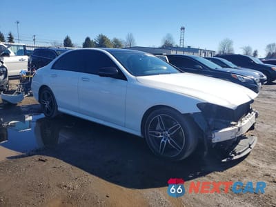 Czwarte zdjęcie samochodu z boku: 2019 MERCEDES-BENZ E 300 4MATIC VIN:WDDZF4KBXKA551129 - miniatura
