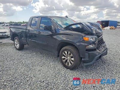 Czwarte zdjęcie samochodu z boku: 2021 CHEVROLET SILVERADO K1500 CUSTOM VIN:1GCRYBEF8MZ102205 - miniatura