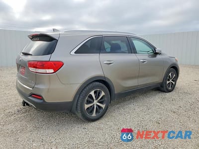 Trzecie zdjęcie samochodu z tyłu: 2017 KIA SORENTO EX V6 VIN:5XYPH4A5XHG330159 - miniatura
