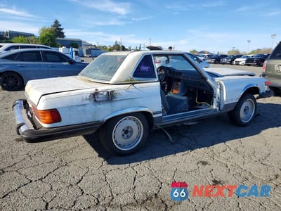 Trzecie zdjęcie samochodu z tyłu: 1982 MERCEDES-BENZ 380 SL VIN:WDBBA45A6CB010991 - miniatura