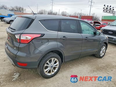Trzecie zdjęcie samochodu z tyłu: 2017 FORD ESCAPE SE VIN:1FMCU9GD4HUD43697 - miniatura