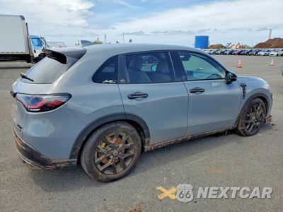 Trzecie zdjęcie samochodu z tyłu: 2024 HONDA HR-V SPORT VIN:3CZRZ1H54RM747821 - miniatura