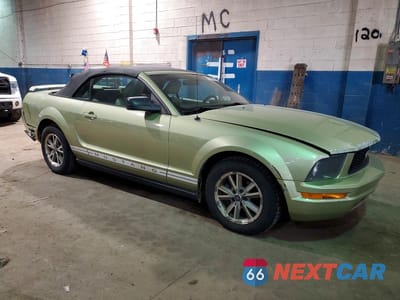 Czwarte zdjęcie samochodu z boku: 2005 FORD MUSTANG VIN:1ZVFT84N055192808 - miniatura