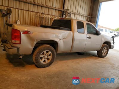Trzecie zdjęcie samochodu z tyłu: 2007 GMC NEW SIERRA C1500 VIN:2GTEC19J071669902 - miniatura