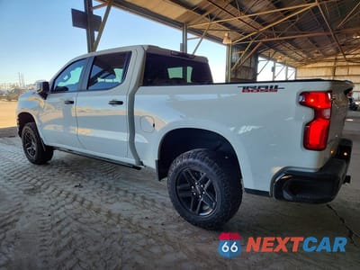 Drugie zdjęcie samochodu z przodu: 2021 CHEVROLET SILVERADO K1500 TRAIL BOSS CUSTOM VIN:1GCPYCEF8MZ239612 - miniatura