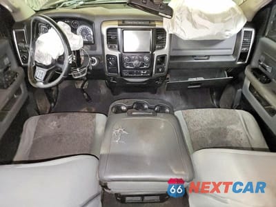 Zdjęcie 8 z 12 samochodu: 2014 RAM 2500 SLT VIN:3C6UR5ML6EG229737 - miniatura