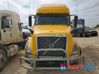 Zdjęcie 9 z 10 samochodu: 2020 VOLVO VNL SEMI TRUCK VIN:4V4NC9EH0LN262774 - miniatura