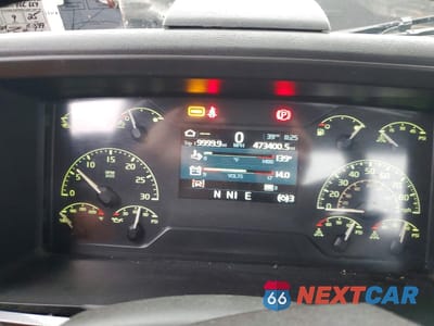 Zdjęcie 8 z 10 samochodu: 2019 VOLVO VNR - SEMI TRUCK VIN:4V4W19DF2KN221488 - miniatura