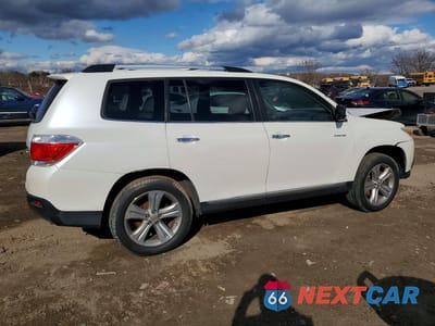 Trzecie zdjęcie samochodu z tyłu: 2013 TOYOTA HIGHLANDER LIMITED VIN:5TDDK3EHXDS218770 - miniatura