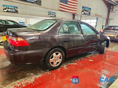 Trzecie zdjęcie samochodu z tyłu: 1998 HONDA ACCORD 4D DX VIN:1HGCG165XWA014378 - miniatura