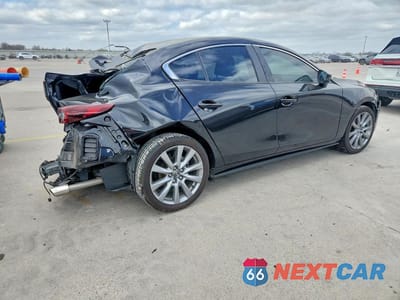 Trzecie zdjęcie samochodu z tyłu: 2025 MAZDA 3 PREFERRED VIN:3MZBPACM1SM457325 - miniatura