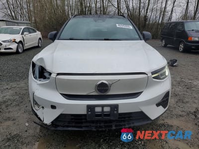 Piąte zdjęcie samochodu w środku: 2023 VOLVO XC40 RECHARGE PLUS VIN:YV4ED3UW5P2969010 - miniatura