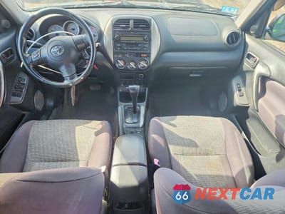 Zdjęcie 8 z 13 samochodu: 2004 TOYOTA RAV4 BASE VIN:JTEHD20VX46012203 - miniatura