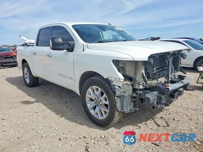 Czwarte zdjęcie samochodu z boku: 2020 NISSAN TITAN SV VIN:1N6AA1EF2LN512514 - miniatura