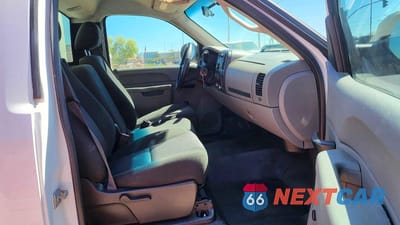 Piąte zdjęcie samochodu w środku: 2013 GMC SIERRA C1500 VIN:1GTN1TEXXDZ348819 - miniatura