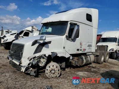 Drugie zdjęcie samochodu z przodu: 2014 VOLVO VNL SEMI TRUCK VIN:4V4NC9EG3EN159990 - miniatura