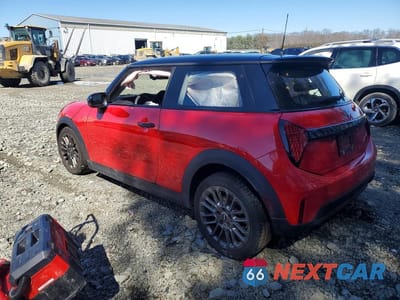 Drugie zdjęcie samochodu z przodu: 2025 MINI COOPER S VIN:WMW23GD07S2W37393 - miniatura