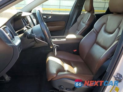 Zdjęcie 7 z 14 samochodu: 2019 VOLVO XC60 T5 VIN:LYV102RK1KB322589 - miniatura