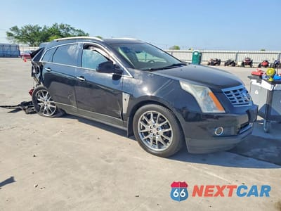 Czwarte zdjęcie samochodu z boku: 2015 CADILLAC SRX PERFORMANCE COLLECTION VIN:3GYFNCE33FS529003 - miniatura