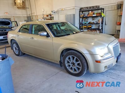 Czwarte zdjęcie samochodu z boku: 2010 CHRYSLER 300C VIN:2C3CK6CT7AH184810 - miniatura