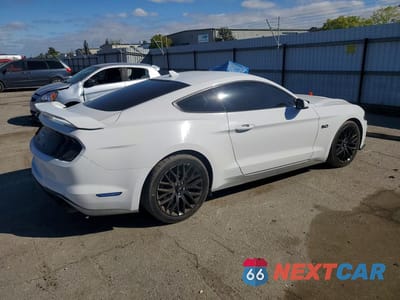 Trzecie zdjęcie samochodu z tyłu: 2020 FORD MUSTANG GT VIN:1FA6P8CF4L5142014 - miniatura