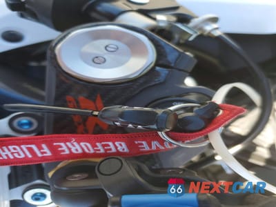 Zdjęcie 8 z 10 samochodu: 2011 SUZUKI GSX750 F VIN:JS1GR7MA4B2103214 - miniatura