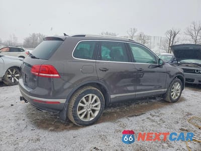 Trzecie zdjęcie samochodu z tyłu: 2015 VOLKSWAGEN TOUAREG V6 TDI VIN:WVGEP9BP0FD002814 - miniatura