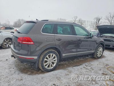 Trzecie zdjęcie samochodu z tyłu: 2015 VOLKSWAGEN TOUAREG V6 TDI VIN:WVGEP9BP0FD002814 - miniatura