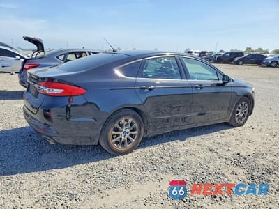 Trzecie zdjęcie samochodu z tyłu: 2017 FORD FUSION S VIN:3FA6P0G74HR158092 - miniatura