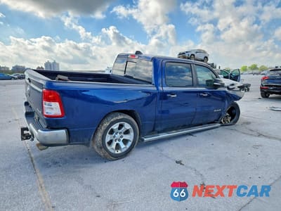 Trzecie zdjęcie samochodu z tyłu: 2020 RAM 1500 BIG HORN VIN:1C6SRFFTXLN242425 - miniatura